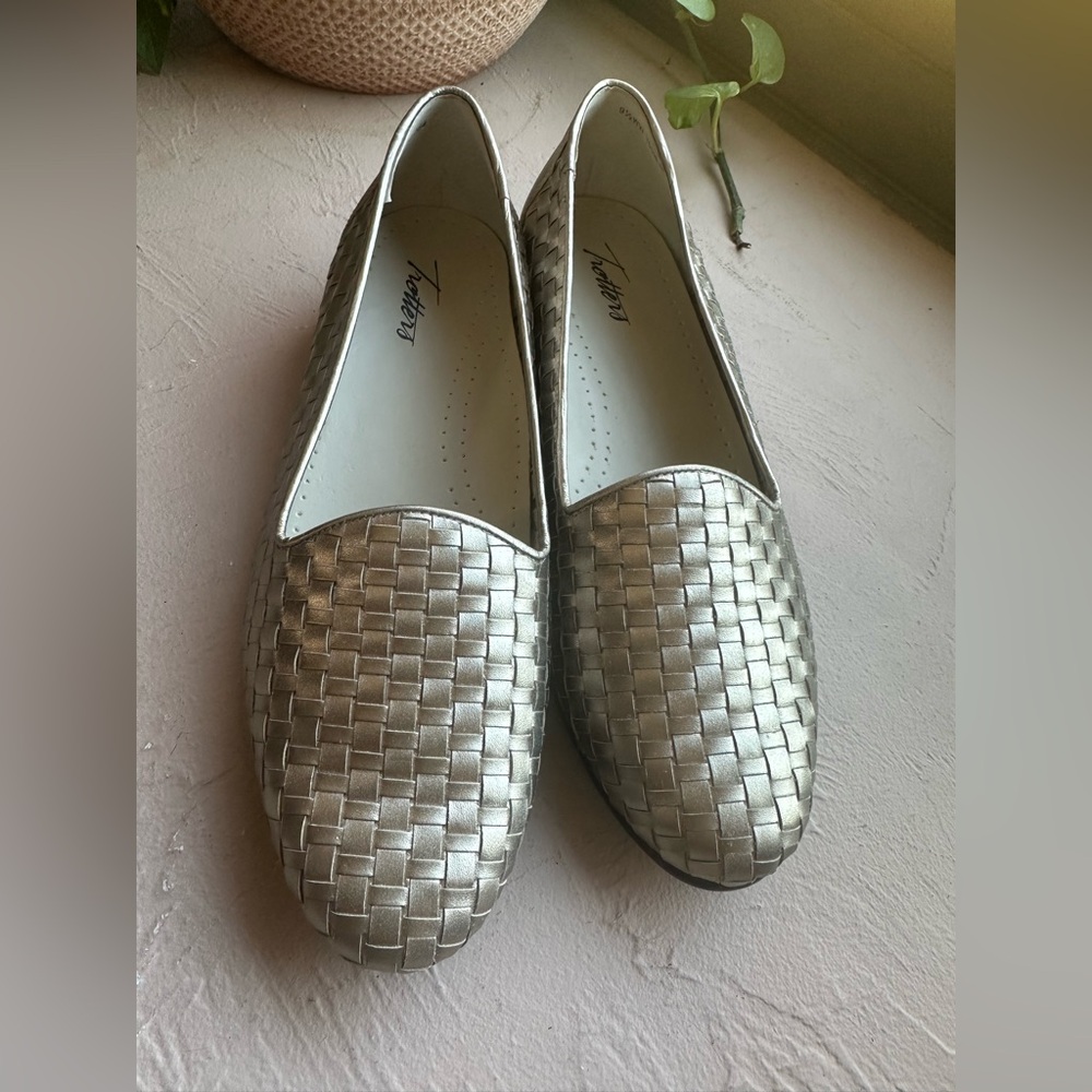 Trotters Liz Woven Leather Loafers Pewter Size 9WW Extra Wide